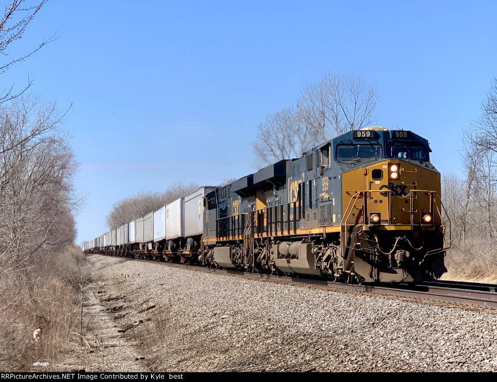 CSX 959 on I002